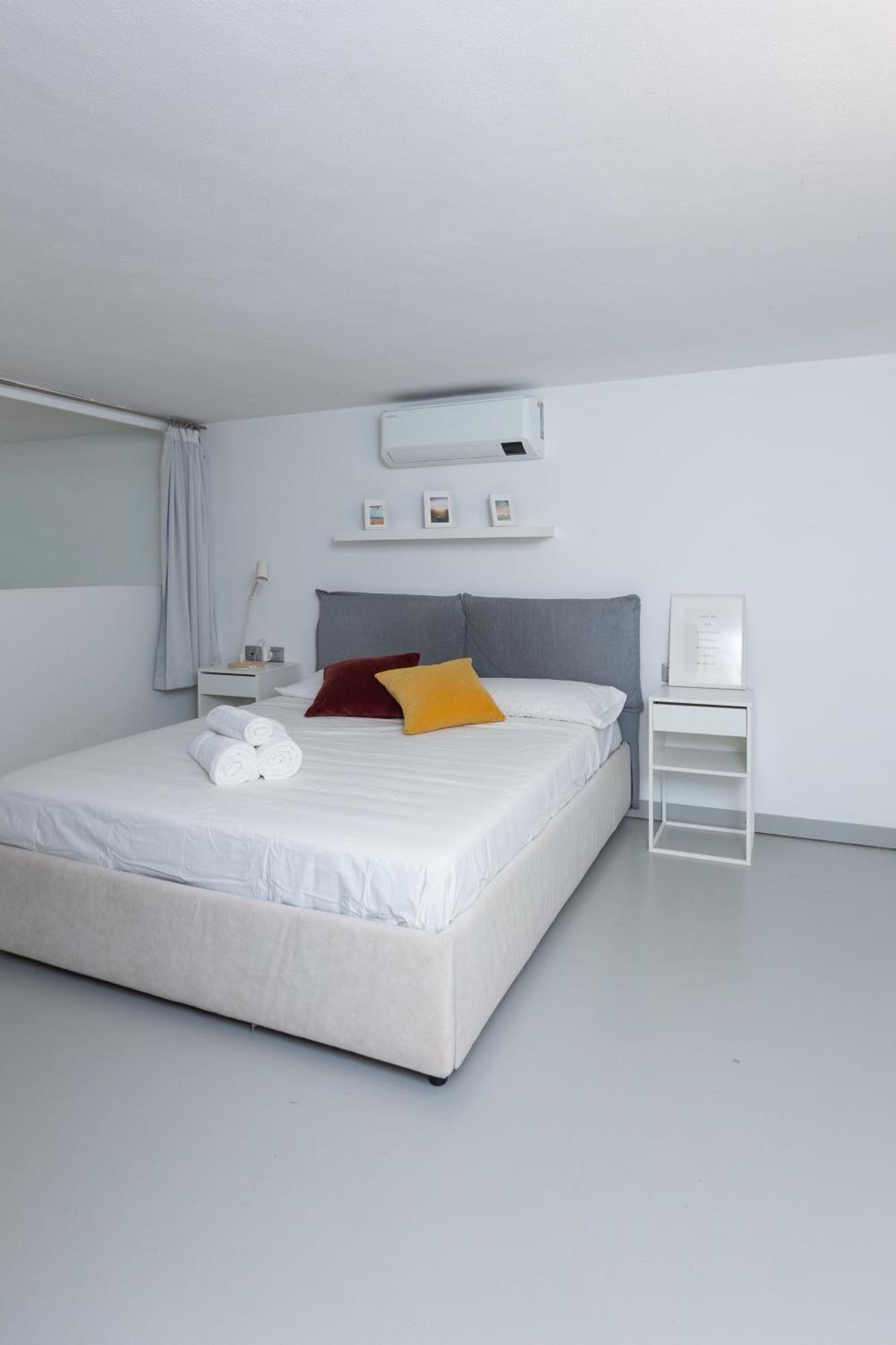 米兰White And Brown Exclusive Loft With Terrace - Free Parking - M2 Station公寓 外观 照片